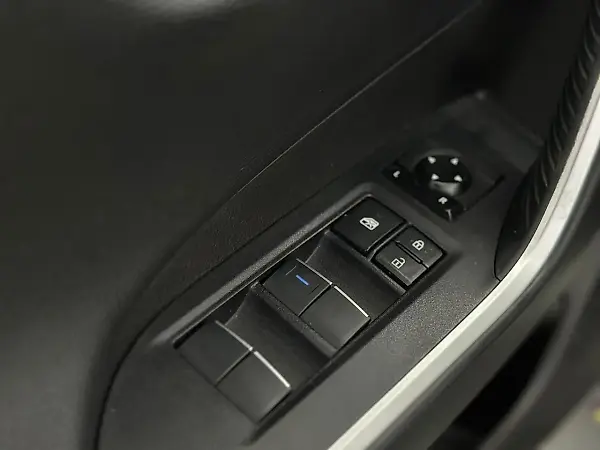 Toyota Rav4 EV - Imagem 15