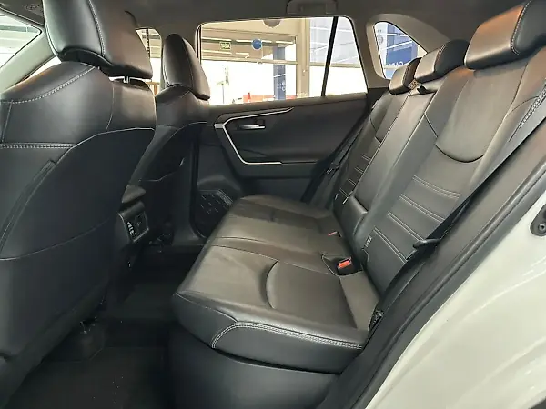 Toyota Rav4 EV - Imagem 16