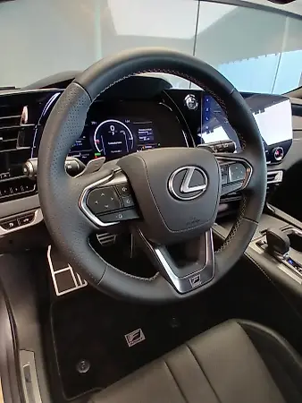 Lexus Ux 300e - Imagem 17