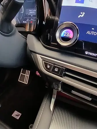 Lexus Ux 300e - Imagem 14