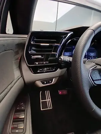 Lexus Ux 300e - Imagem 15