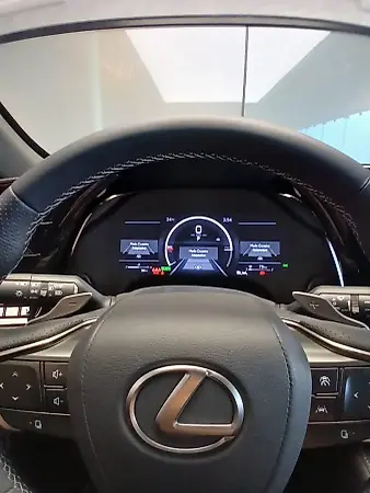 Lexus Ux 300e - Imagem 18