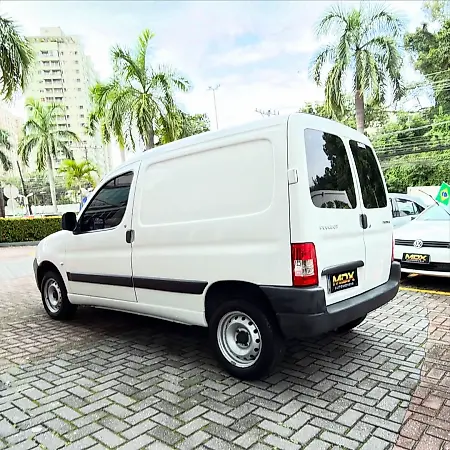Peugeot E-2008 - Imagem 4