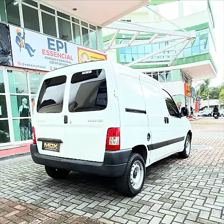 Peugeot E-2008 - Imagem 7