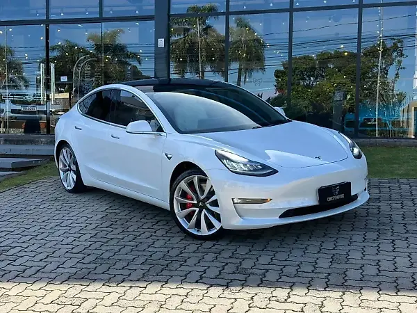 Tesla Model 3 - Imagem 2