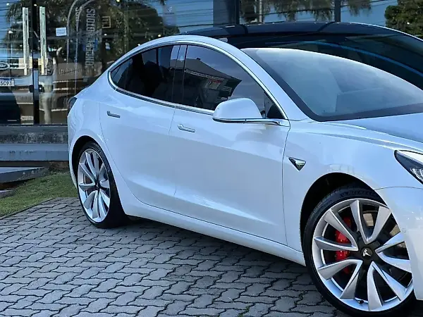 Tesla Model 3 - Imagem 5