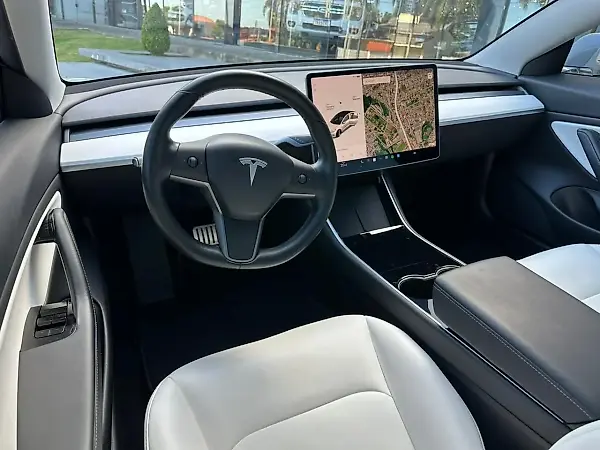 Tesla Model 3 - Imagem 9