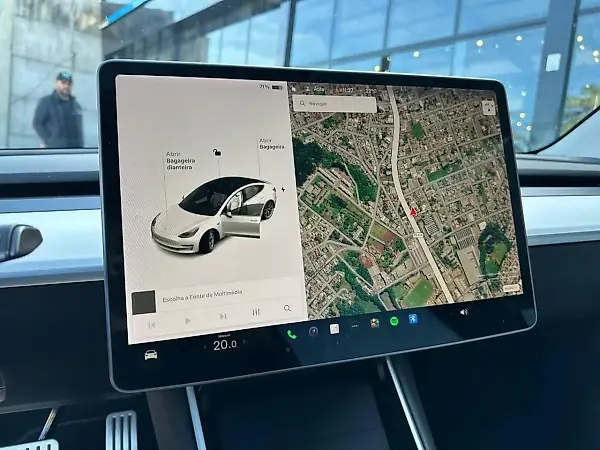 Tesla Model 3 - Imagem 10