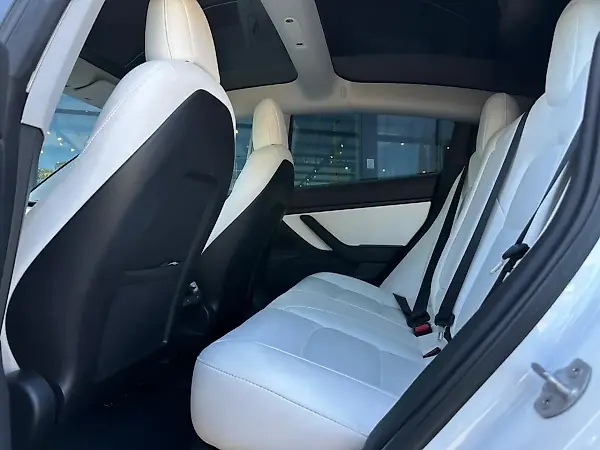 Tesla Model 3 - Imagem 13