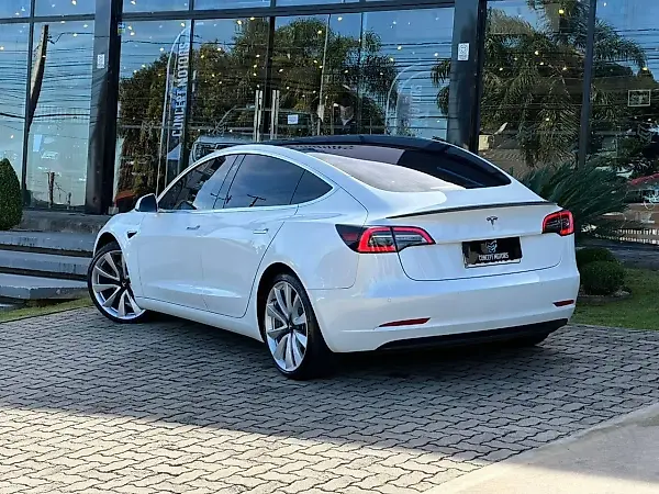 Tesla Model 3 - Imagem 18