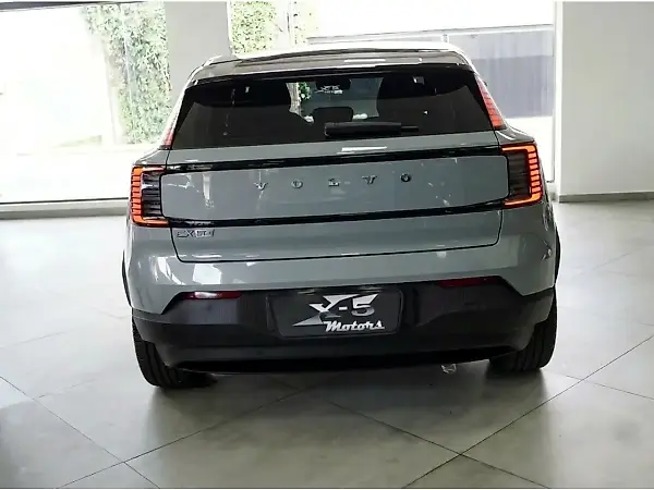 Volvo EX40 - Imagem 4