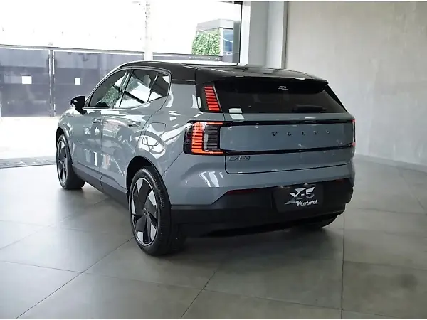 Volvo EX40 - Imagem 7