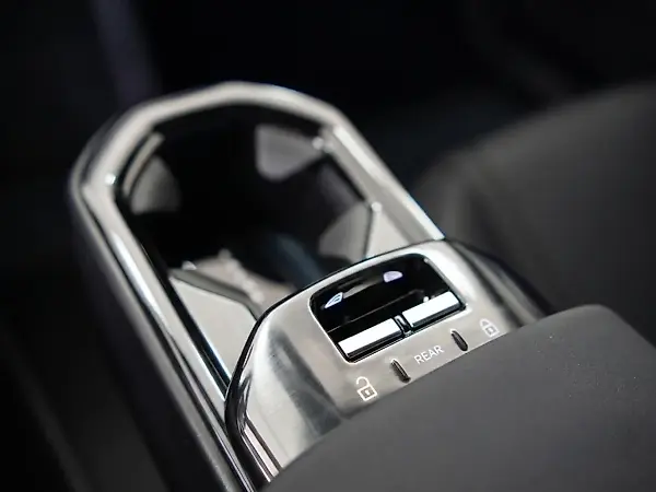 Volvo EX40 - Imagem 18
