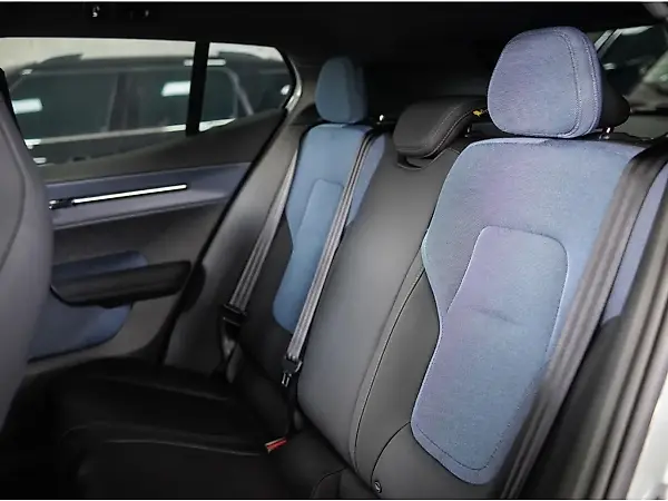 Volvo EX40 - Imagem 19