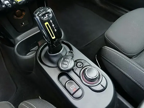 Mini Cooper SE - Imagem 18