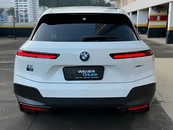 BMW Ix - Imagem 4