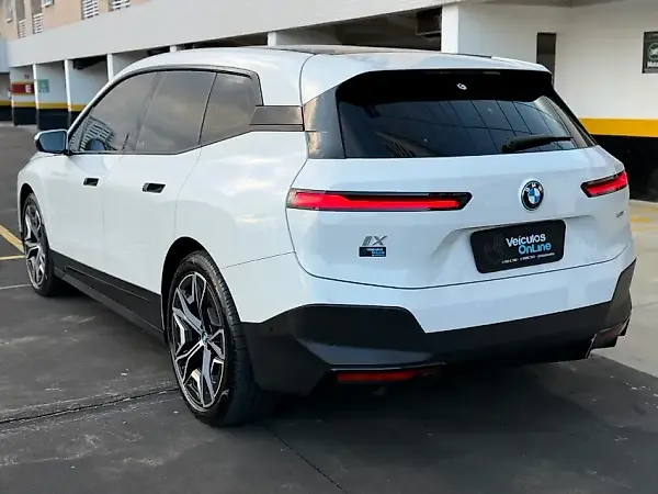 BMW Ix - Imagem 6