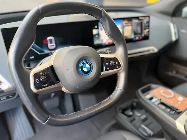 BMW Ix - Imagem 11
