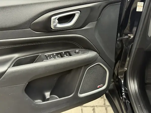 Jeep Compass 4xe Plug-in Hybrid - Imagem 14