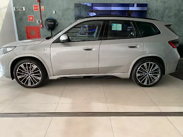 BMW IX1 - Imagem 2