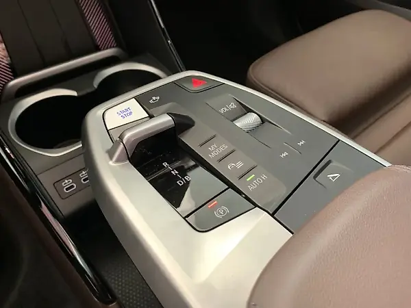 BMW IX1 - Imagem 6