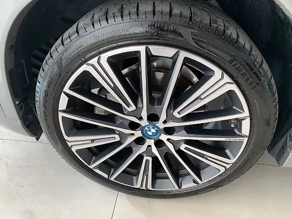 BMW IX1 - Imagem 9