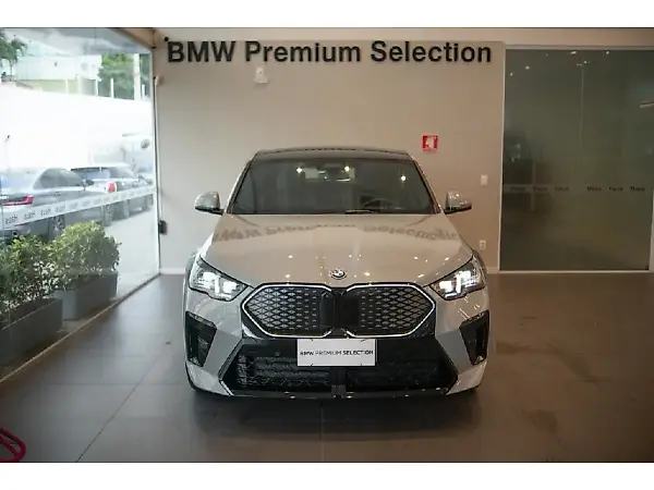 BMW IX2 - Imagem 2