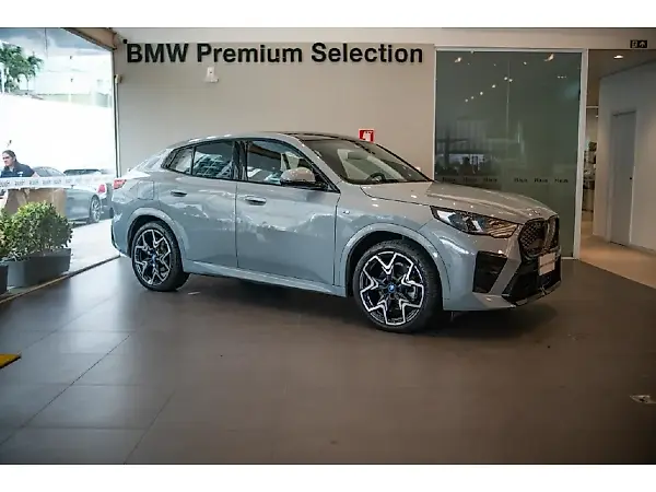 BMW IX2 - Imagem 1