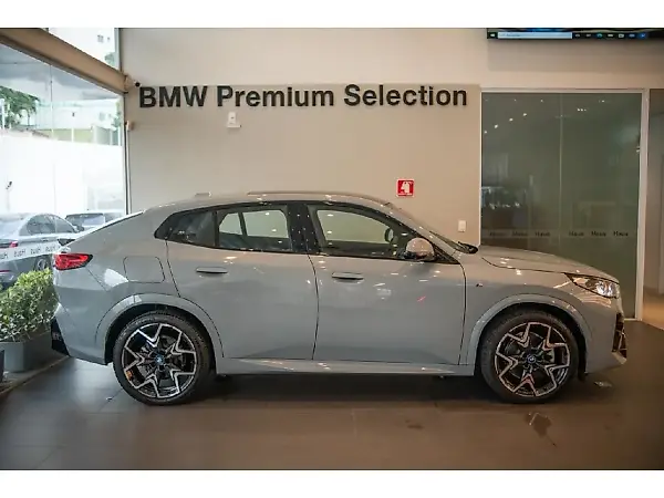 BMW IX2 - Imagem 4