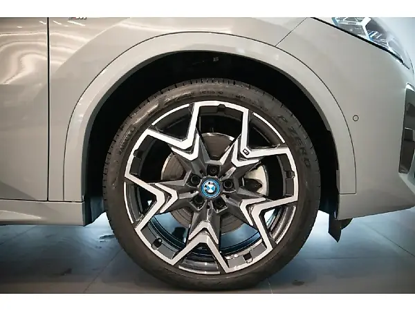 BMW IX2 - Imagem 8