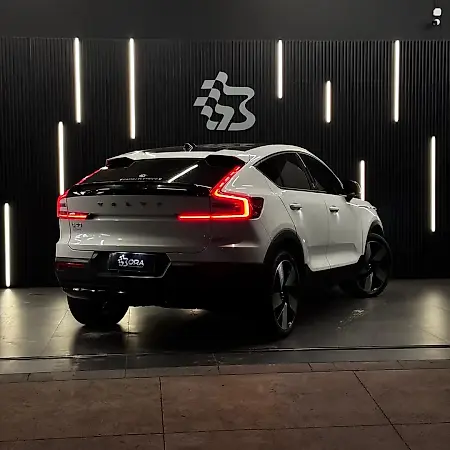 Volvo EX40 - Imagem 4