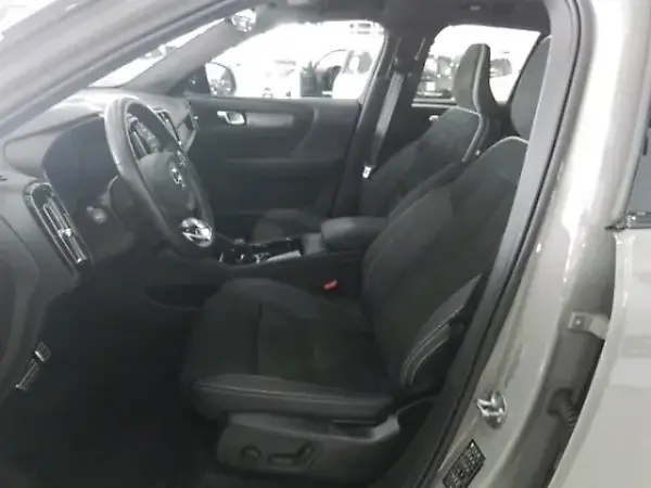 Volvo XC40 Recharge - Imagem 7