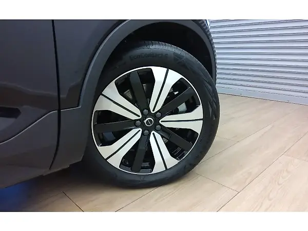 Volvo XC40 Recharge - Imagem 13