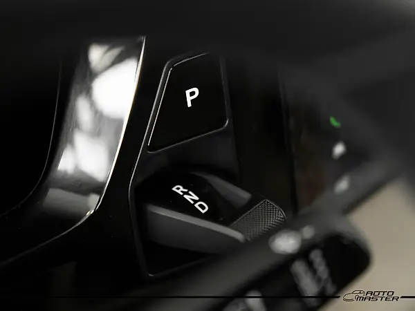 Porsche Taycan - Imagem 14