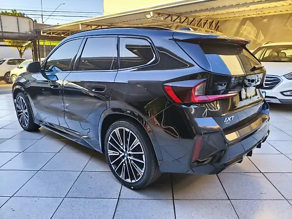 BMW IX1 - Imagem 3