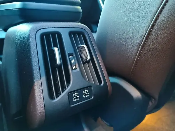 BMW IX1 - Imagem 12