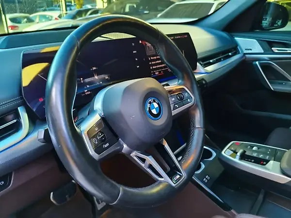 BMW IX1 - Imagem 17