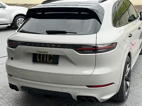 Porsche Cayenne S E-hybrid - Imagem 13