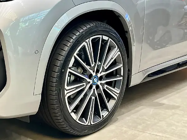 BMW IX1 - Imagem 3