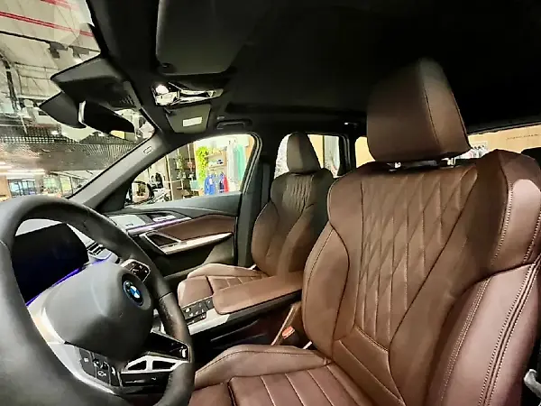 BMW IX1 - Imagem 8