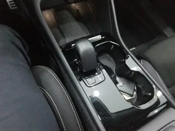Volvo XC40 Recharge - Imagem 8
