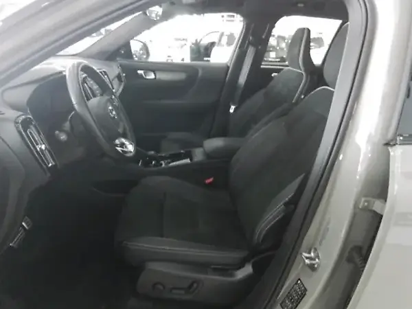 Volvo XC40 Recharge - Imagem 9