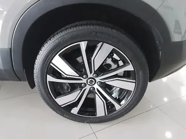 Volvo XC40 Recharge - Imagem 12