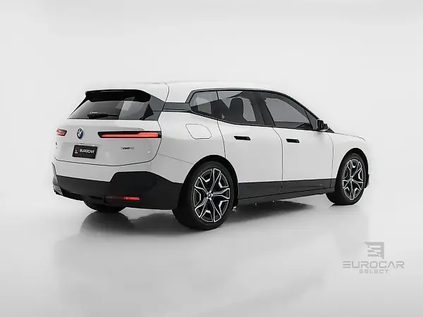 BMW Ix - Imagem 4