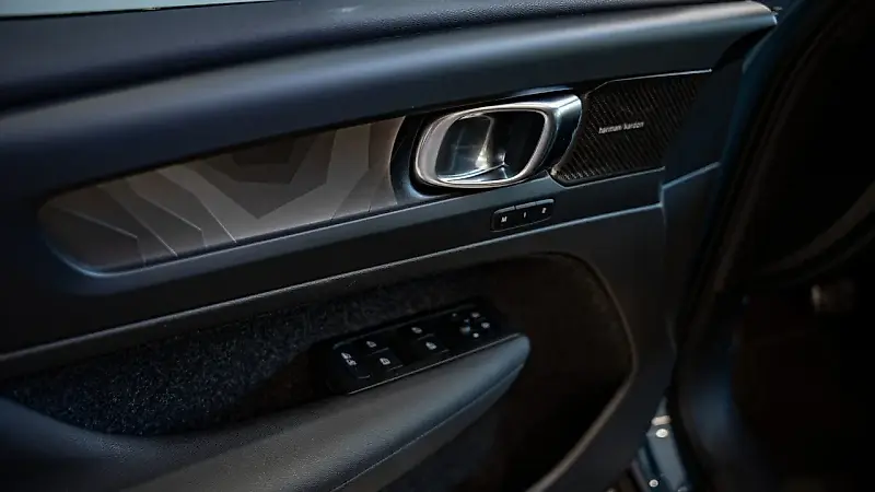 Volvo XC40 Recharge - Imagem 16