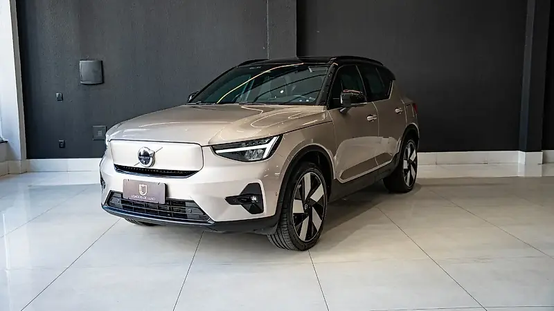 Volvo EX40 - Imagem 1