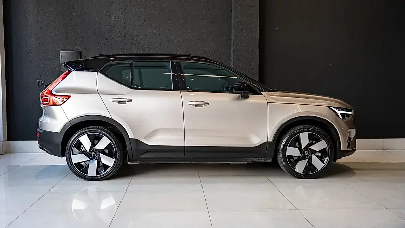 Volvo EX40 - Imagem 4