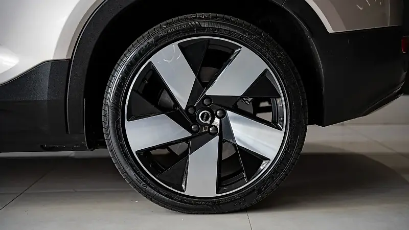 Volvo EX40 - Imagem 18