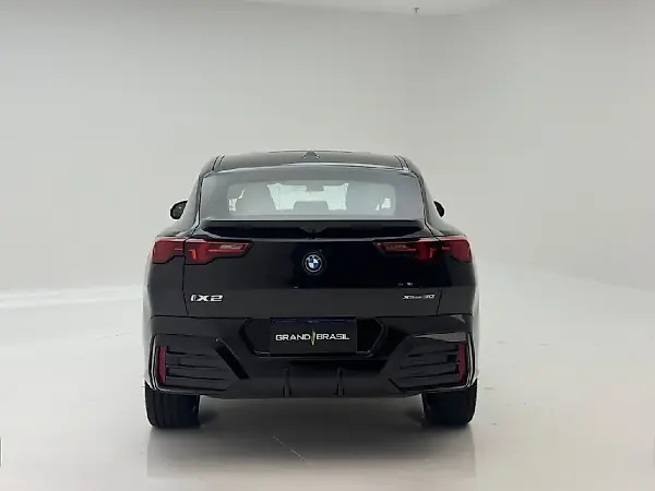 BMW IX2 - Imagem 4