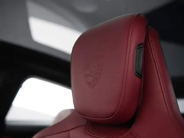 Porsche Taycan - Imagem 17